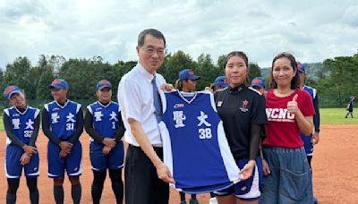 香港中文大學女壘投手劉雪汶考入暨大觀餐碩班 加盟暨大女壘斜槓人生 - 新消息