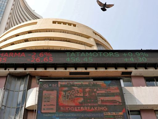 Why Indian stock market is falling today? 3 reasons behind 900 points slump