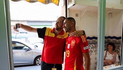 En un humilde barrio cercano a Barcelona, el niño prodigio Yamal encarna la esperanza