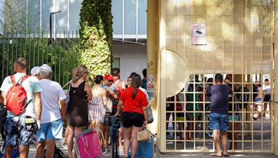 La ola de calor provoca largas colas para entrar en la piscina del ‘Poli’ de Ciudad Real