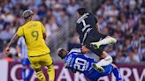 Sebastián Vegas abandona la cancha por lesión en el Monterrey vs Columbus Crew