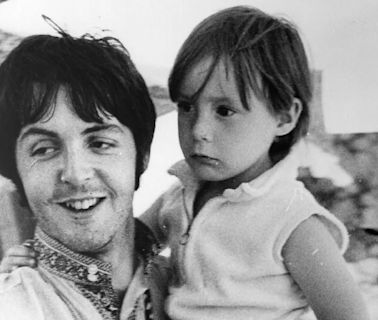 Así fue como el hijo de John Lennon celebró el cumpleaños de su “tío” Paul McCartney