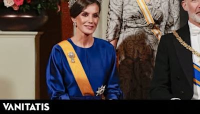 La reina Letizia, de cena de gala en Holanda: nuevo vestido azul, la gran tiara rusa y joyas de pasar