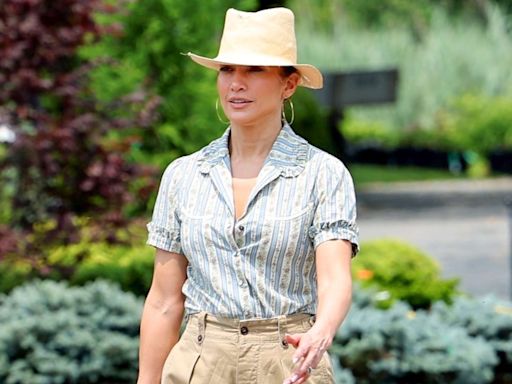 Jennifer Lopez Hangs with Friends in the Hamptons on Fourth of July, While Ben Affleck Stays in LA