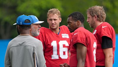 Detroit Lions quarterbacks drop some dimes to receivers during training camp warmups