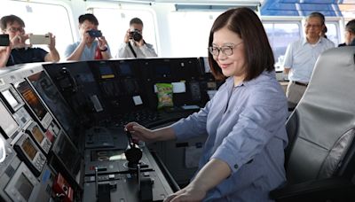 管碧玲為國海院觀測團隊打氣 體驗研究船 (圖)