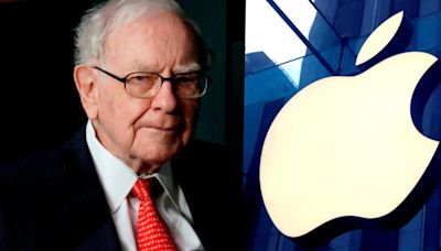 Berkshire Hathaway, del magnate Warren Buffett, vendió casi la mitad de su participación en Apple