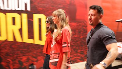 Taylor Swift arrived at Chiefs-Bengals game in a stylish oversized t-shirt dress