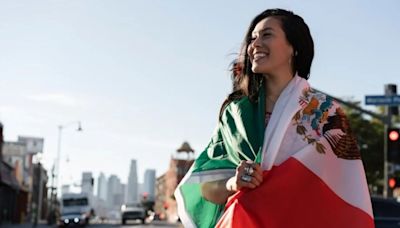 “Orgullo nacional”: mexicanos alrededor del mundo cantan ‘Cielito Lindo’ mientras esperan votar en Washington, Toronto y París | VIDEOS