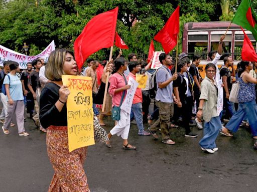 Why are students protesting in Kolkata?