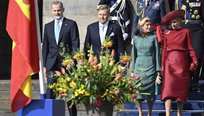 Los Reyes, recibidos por Guillermo y Máxima de Países Bajos en Ámsterdam con una bienvenida oficial