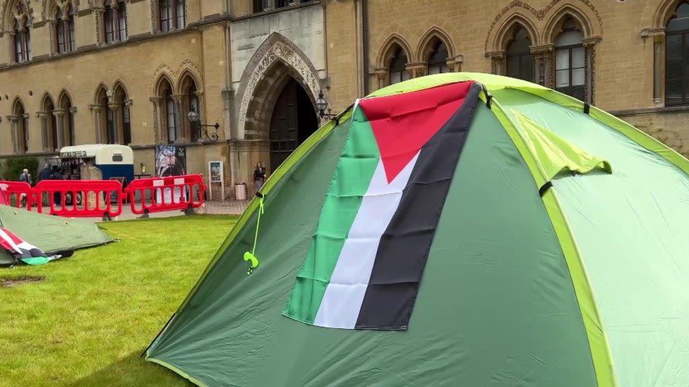 Gaza protests: Oxford and Cambridge university students set up camps