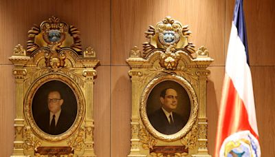 Salón de Expresidentes de la República, donde coinciden don Juanito, don Pepe y el Doctor