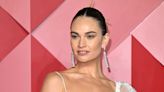 Lily James Debuts A Brand New 1990s Bob On The Golden Globes Red Carpet