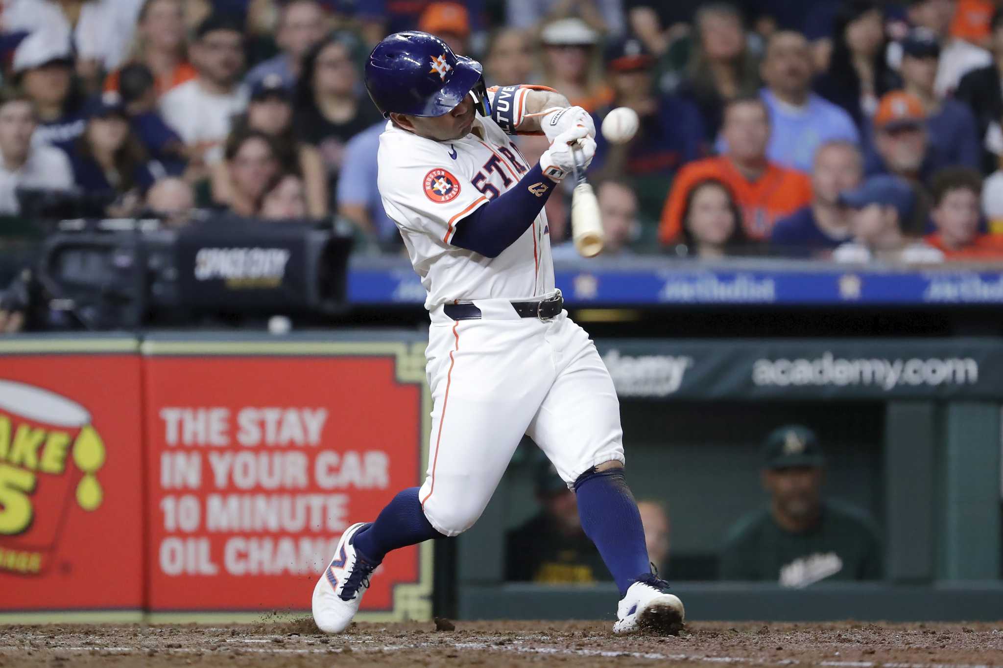 Astros' Jose Altuve 'not worried' after leaving game vs. Athletics with right side discomfort