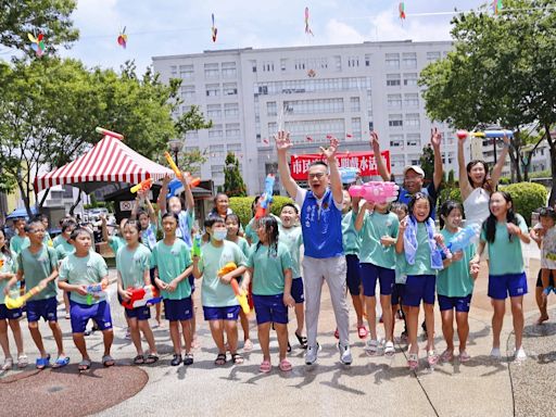 熱~熱~熱~炎炎夏日涼一夏！苗栗市「市民廣場」開放戲水囉！