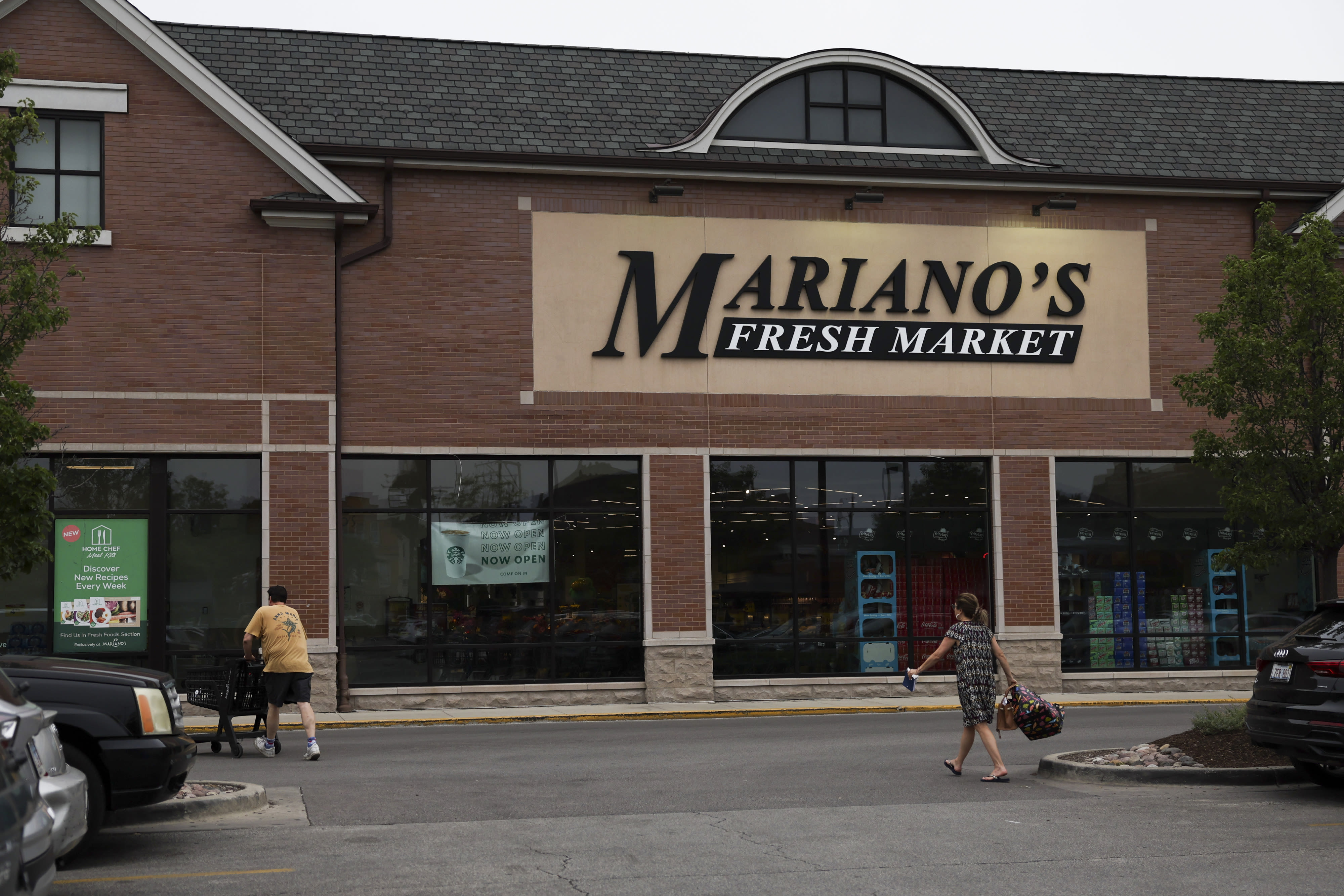 Kroger identifies 35 Illinois Mariano’s, Jewel locations to be sold off pending megamerger approval