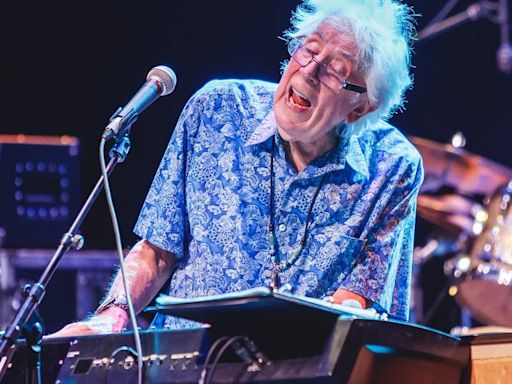 Murió John Mayall, padrino de Eric Clapton y pionero del blues británico