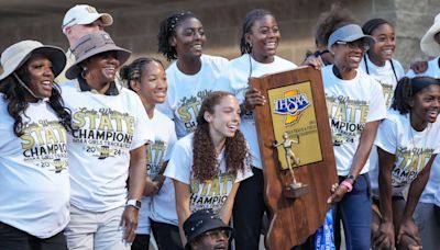 'They went out with a bang.' Warren Central girls 'leave no doubt,' win IHSAA track title.