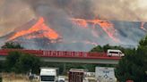 Un gran incendio arrasa varias hectáreas cerca de Alcalá de Henares y avanza hacia el casco urbano - ELMUNDOTV