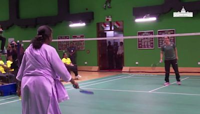 President Droupadi Murmu Plays Badminton With Ace Shuttler Saina Nehwal At Rashtrapati Bhavan; WATCH VIDEO