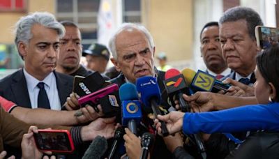 Fernández y Samper se suman a peticiones de transparencia en proceso electoral venezolano