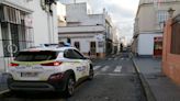 Hallan muerto a un hombre en su casa de Puerto Real: el bar donde acudía cada día dio la voz de alarma