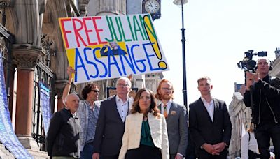Julian Assange wins right to fresh appeal in extradition battle with the US