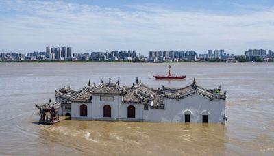 China Issues Flood Warning With Yangtze River Seen at Risk