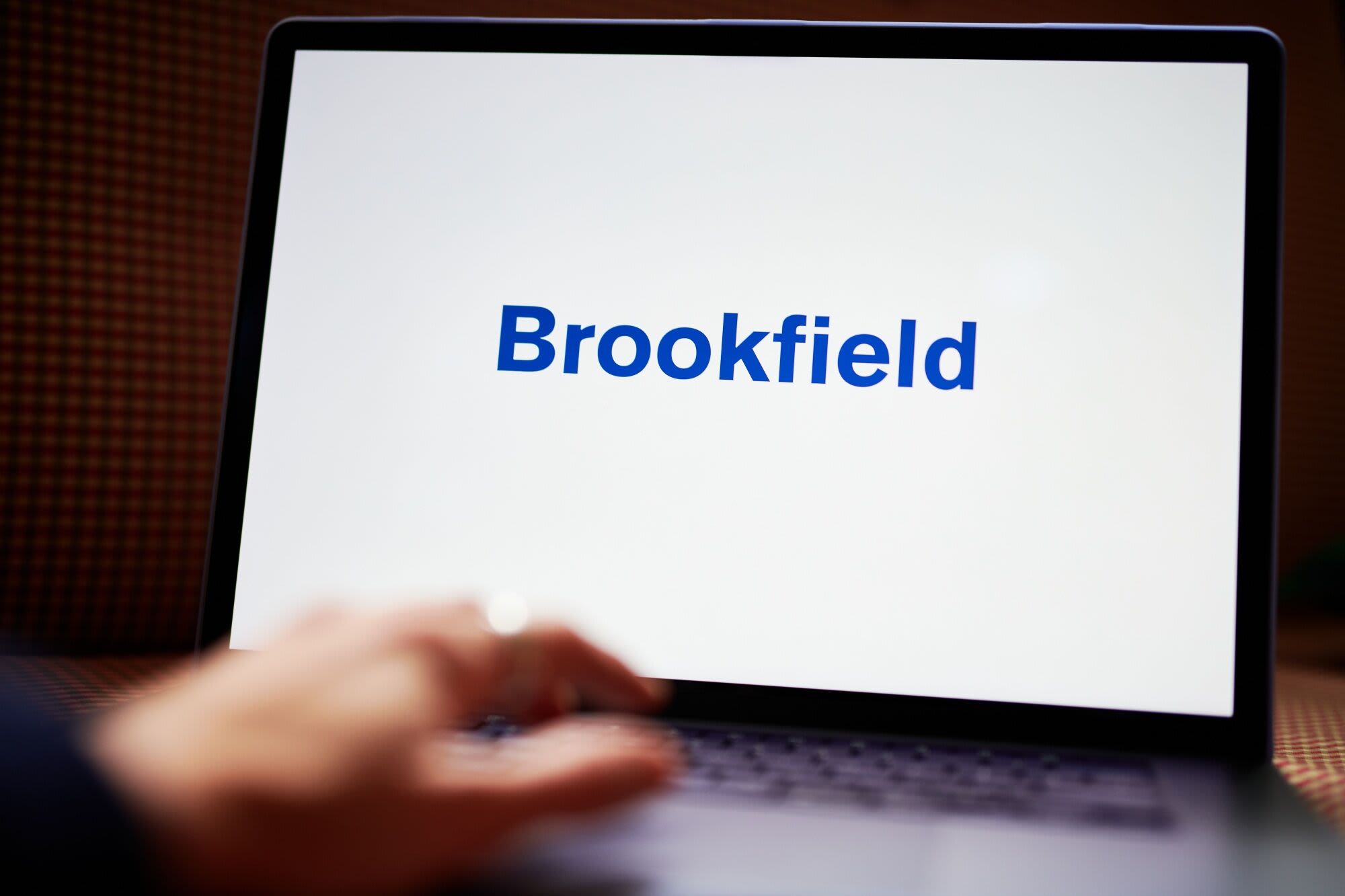 Brookfield Asset Slumps After Profit Declines on Lower Fees