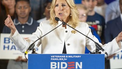 Jill Biden reacciona a la renuncia de su marido con un emoticono de dos corazones