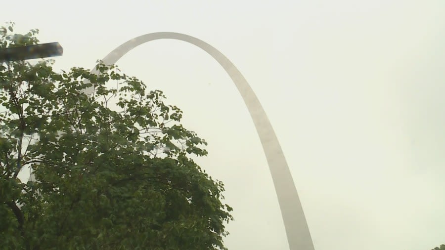 Riders briefly stuck inside Gateway Arch trams