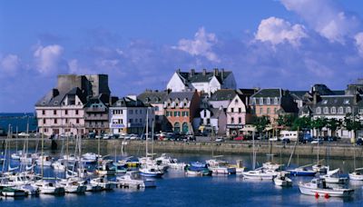 À Concarneau, le nouveau logo de la ville met deux lettres en avant, et ça fait tousser ces Bretons