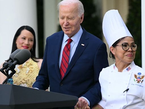 Groundbreaking executive White House chef steps down
