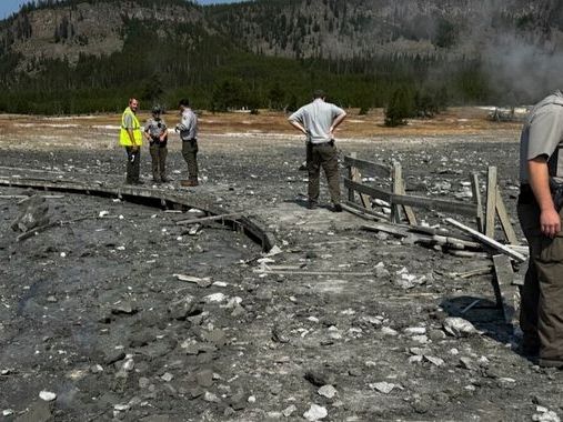 Explosion at Yellowstone National Park forces tourists to run for safety