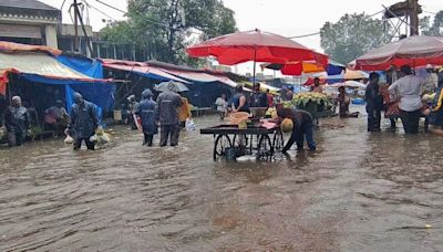 Mumbai rains: Heavy rains to continue as IMD issues yellow alert; Check full forecast, train, flight status here | Today News