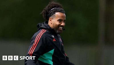 Tom Huddlestone: Wigan hand ex-Tottenham & England midfielder coaching role