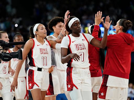 US women's basketball should draw huge Paris crowds but isn't. Team needed Caitlin Clark.