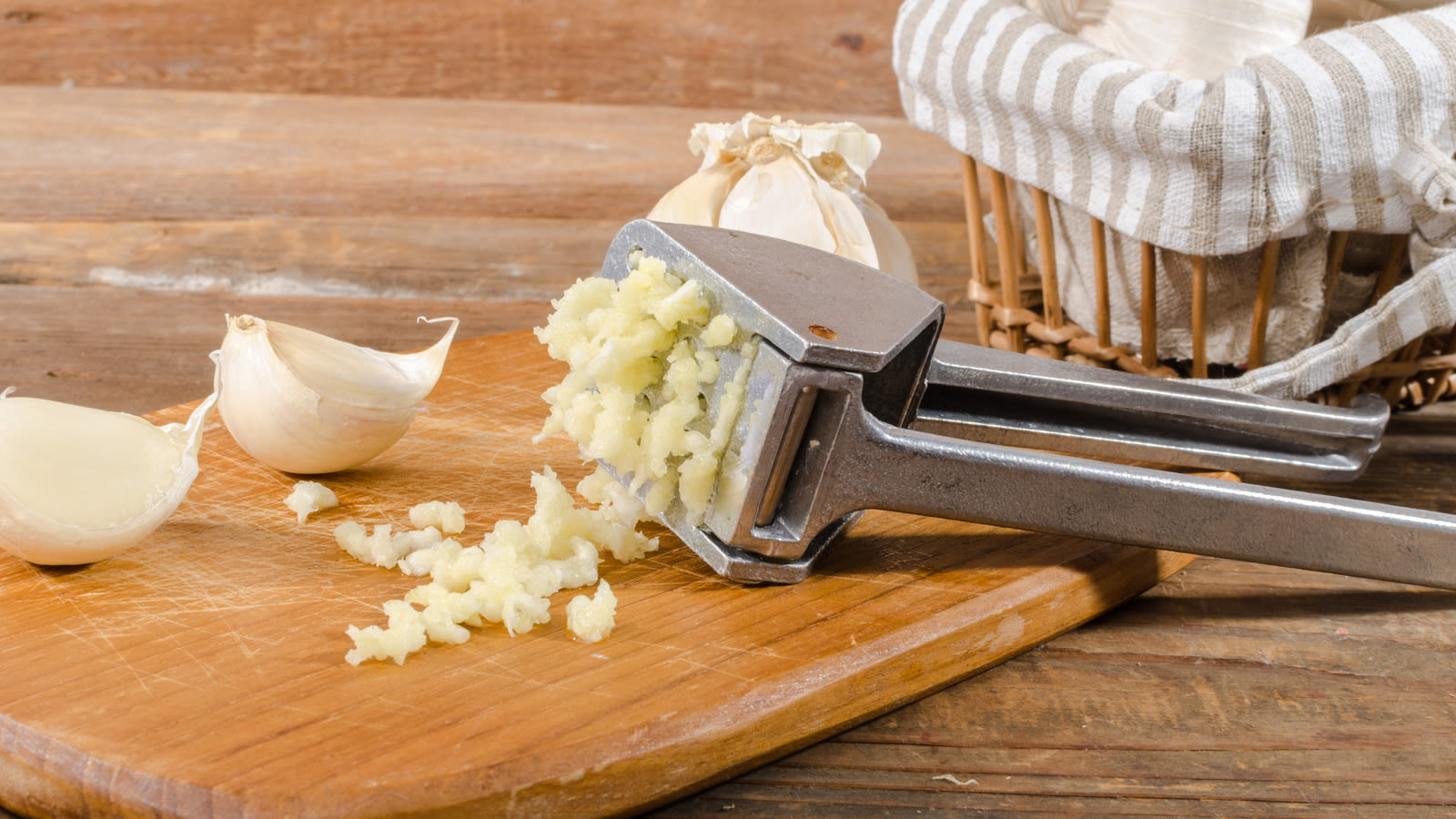 Yes, You Can Use Your Garlic Press For Ginger. Here's How To Do It