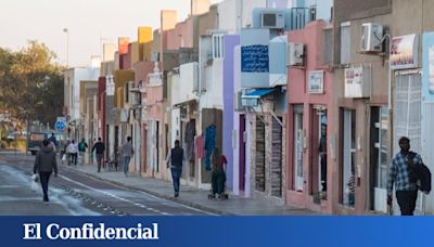 Controlado el aparatoso incendio en El Ejido (Almería) que ha arrasado una nave hortofrutícola