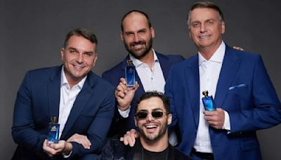 "Mito": Bolsonaro e filhos estrelam campanha de novo perfume