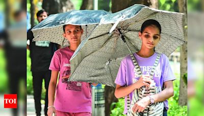 Alert for heavy showers & thunderstorm in Gurgaon and Delhi | Gurgaon News - Times of India