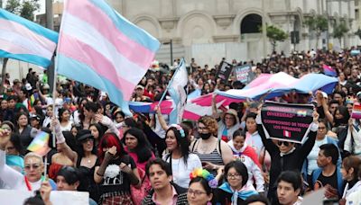 Human Rights Watch exige a Dina Boluarte derogar decreto que considera las identidades trans una enfermedad: “Sesgado y poco científico”