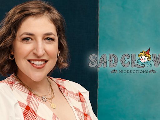 Mayim Bialik’s Sad Clown Prepping ‘The Maccabees’ Film On Historic Achievements Of Yeshiva University Men’s Basketball Team