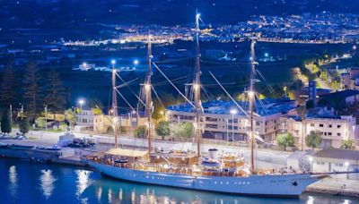 El crucero de lujo Sea Cloud llega al Puerto de Motril