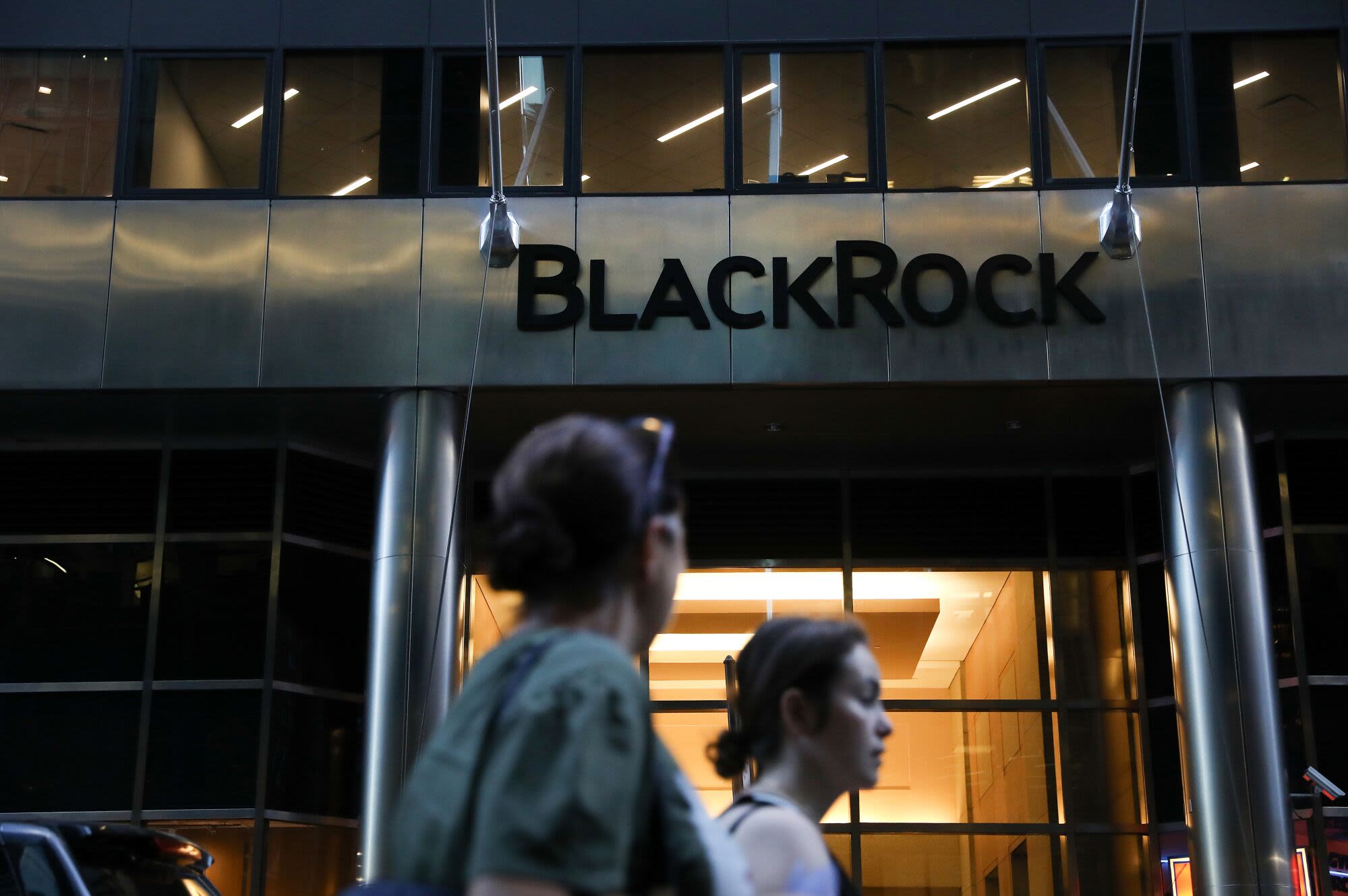 BlackRock to Get $5 Billion From PIF to Boost Presence in Saudi Arabia