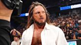 AJ Styles ataca a Cody Rhodes en WWE SmackDown