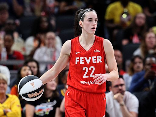 Caitlin Clark receives unwarranted hip-check from Sky player: 'That's just not a basketball play'