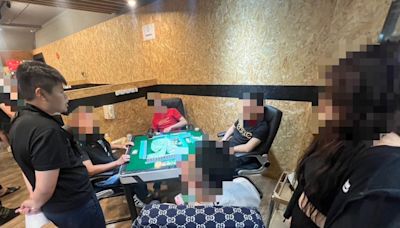 棋牌社「掛羊頭賣狗肉」 三重警深夜突襲查獲32位賭客送辦