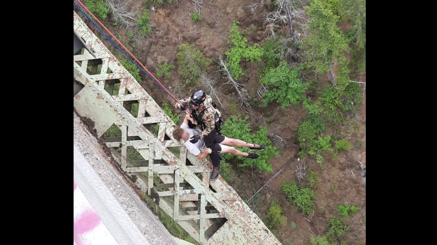 Teen Miraculously Survives 400-Foot Fall Down a Canyon